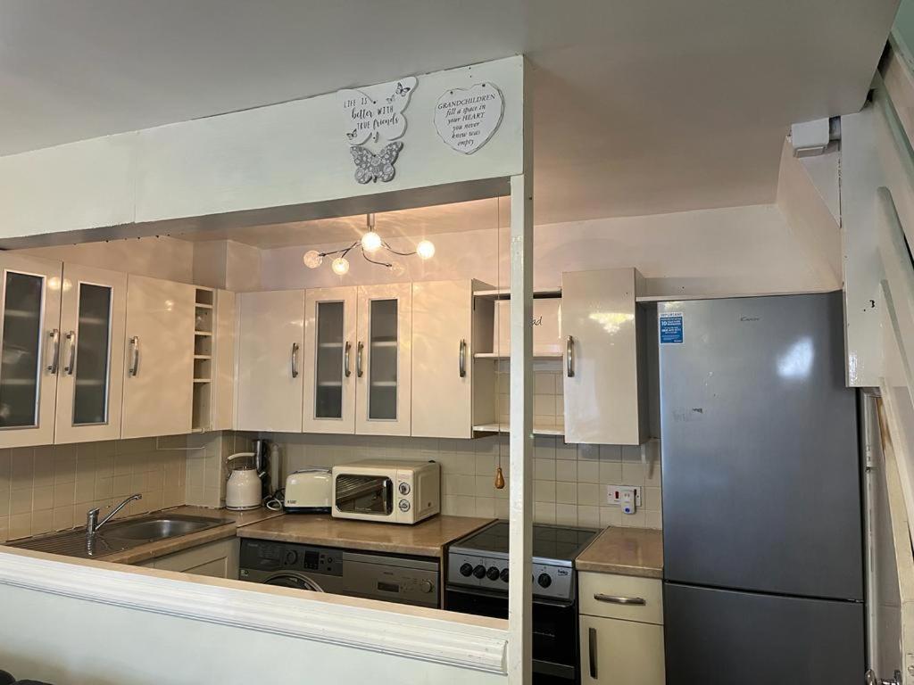 London 1 Bed Cosy House Norwood Exterior foto